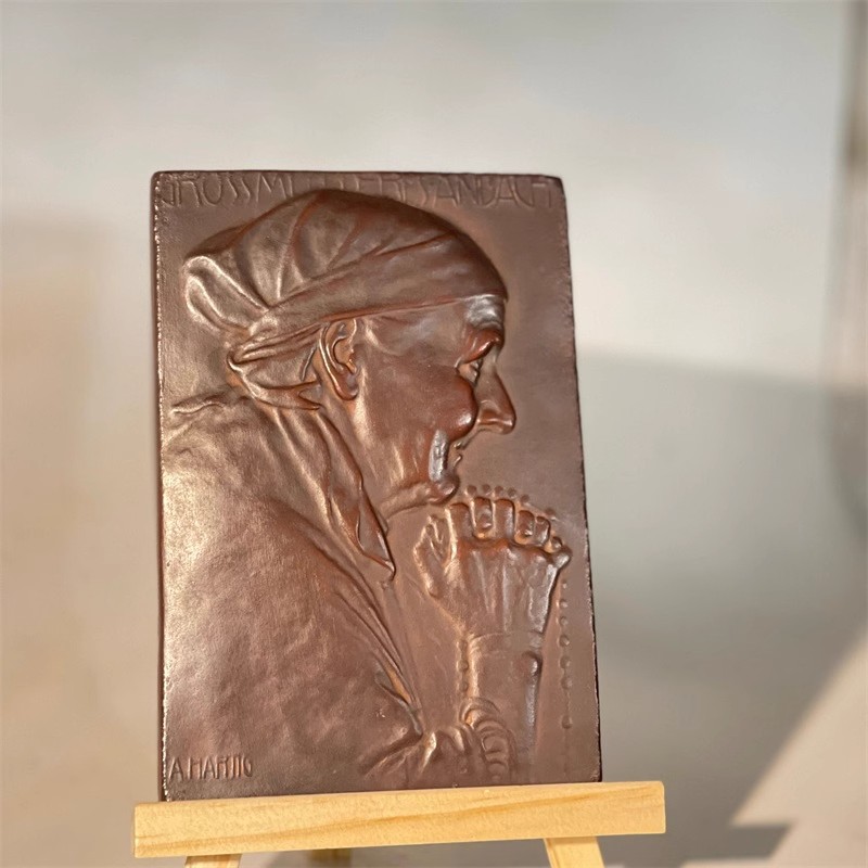Escultura en relieve de figura - Collectible Vintage Photos reseña y precio
