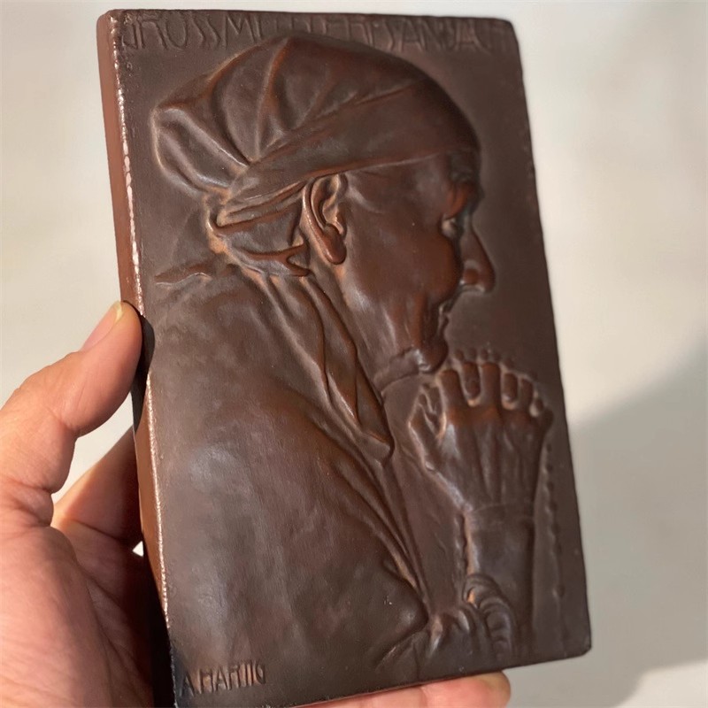 Escultura en relieve de figura - Collectible Vintage Photos reseña y precio
